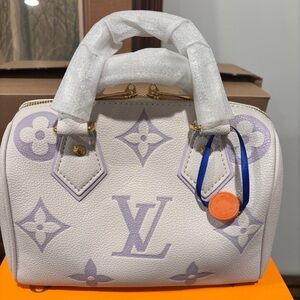 White and purple/ lavender leather hand bag.